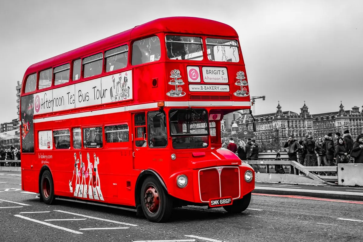 Why Double-Decker Buses Became City Icons: A Beginner's History Explainer